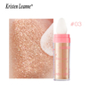 Polvodehadas applies a powder that brightens the entire face, creating a natural, three-dimensional highlight with a shimmering effect, enhancing the skin tone.